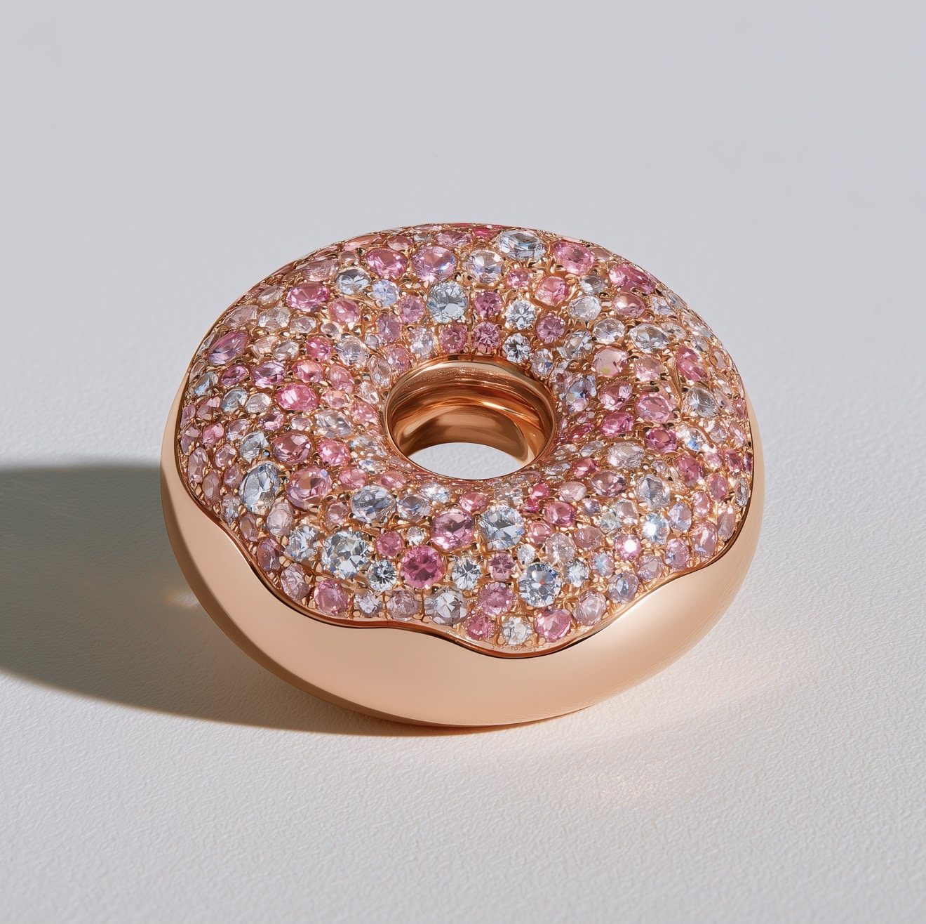 Doughnut in pink pavé and rose gold